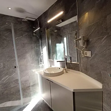 Luxury 4 2 With Terrace Olimpiyat דירה