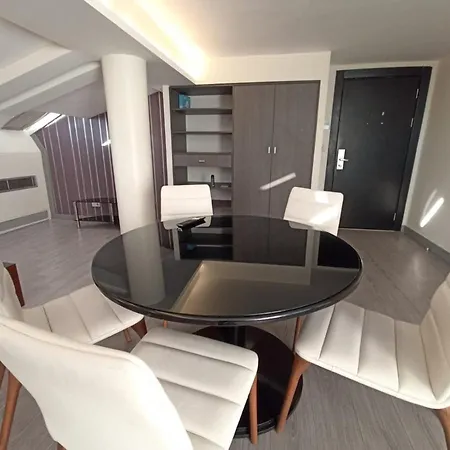 Luxury 4 2 With Terrace Olimpiyat דירה